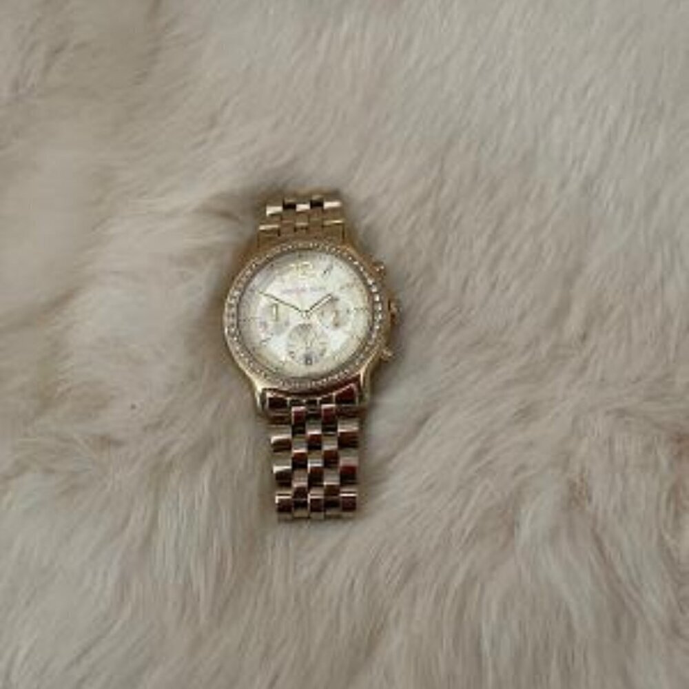 Michael Kors Gold Tone Big Face Ladies Watch. MK5982 - Picture 2 of 9